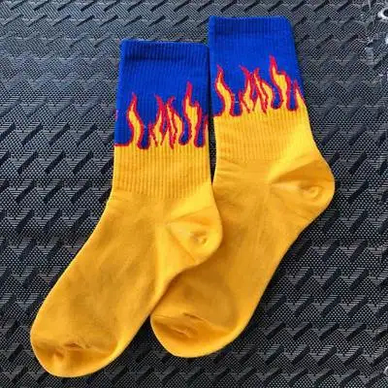 Women Socks Flame Black White Yellow Fire Pattern Novelty Hip Hop Harajuku Skateboard Crew Socks Europe Tide Couple Trend Street