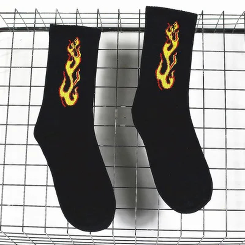 Women Socks Flame Black White Yellow Fire Pattern Novelty Hip Hop Harajuku Skateboard Crew Socks Europe Tide Couple Trend Street