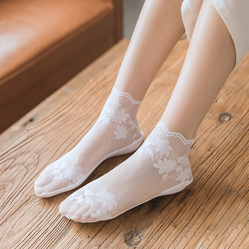 1 Pairs Summer Pure Cotton Women Socks Leaves Lace Invisible Socks Thin Ladies Lace Boat Socks Hollow Non-Slip Shallow Socks