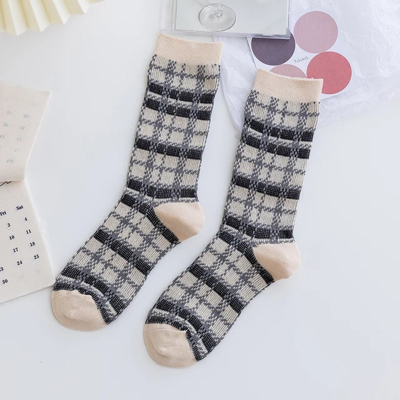 1 Pair Women Socks Spring Autumn Retro Style Men Couple Cotton Socks Flower Stripe Plaid Pattern Solid Colorful Socks