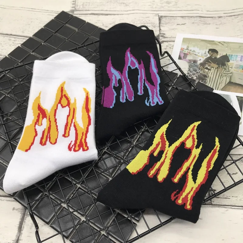 Women Socks Flame Black White Yellow Fire Pattern Novelty Hip Hop Harajuku Skateboard Crew Socks Europe Tide Couple Trend Street