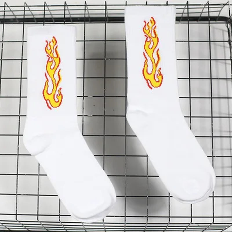 Women Socks Flame Black White Yellow Fire Pattern Novelty Hip Hop Harajuku Skateboard Crew Socks Europe Tide Couple Trend Street