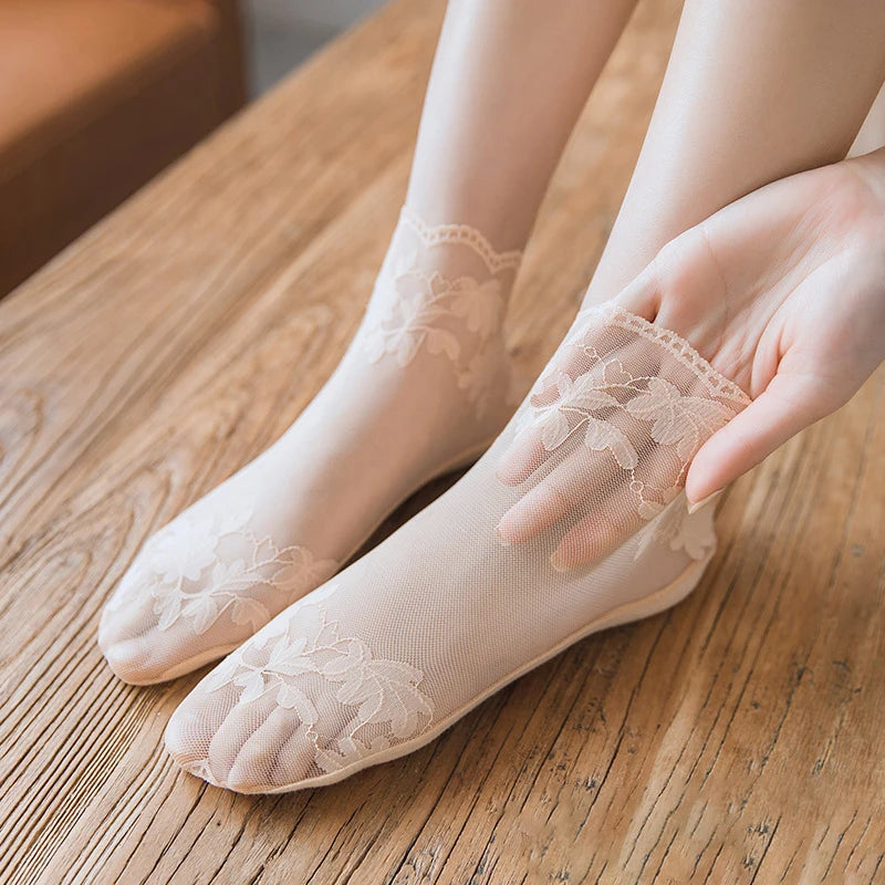 1 Pairs Summer Pure Cotton Women Socks Leaves Lace Invisible Socks Thin Ladies Lace Boat Socks Hollow Non-Slip Shallow Socks